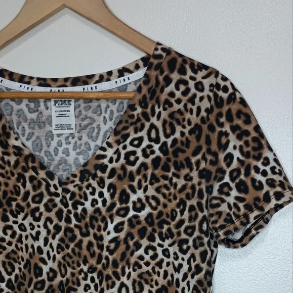 PINK VS leopard print animal print vneck short sleeve tee top size Small - Picture 5 of 7